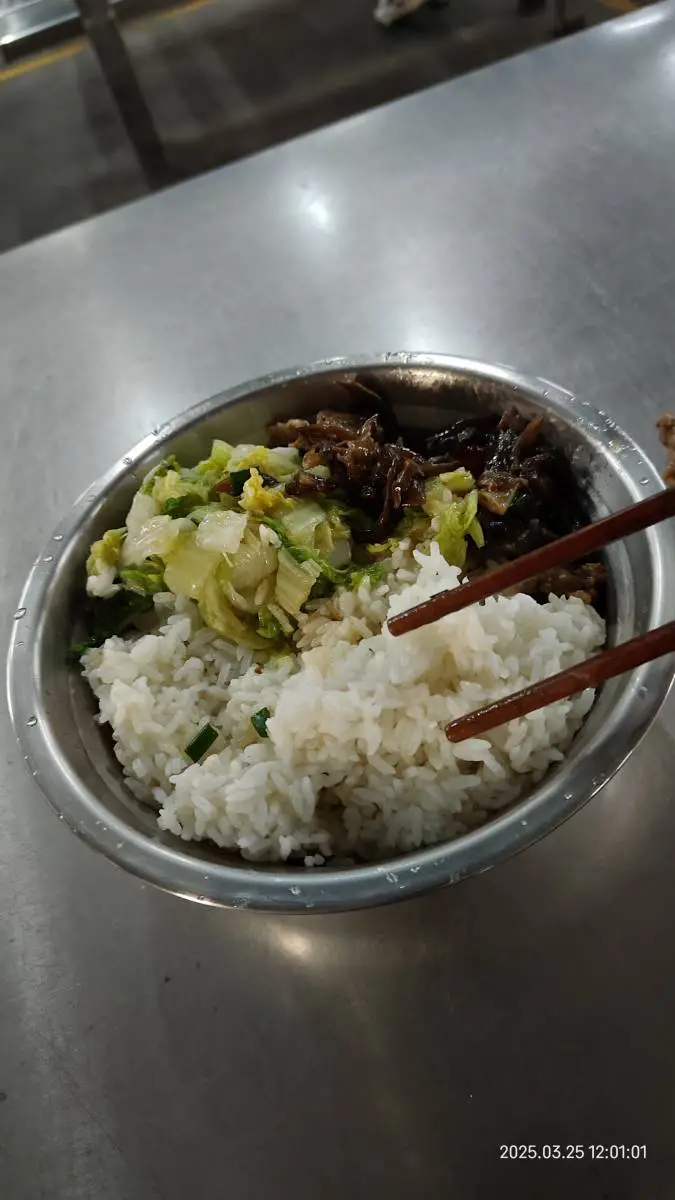 每天，再累多累，吃这样的饭菜，呆着一囗气上班-神人佛-善无痕蛇无泪
