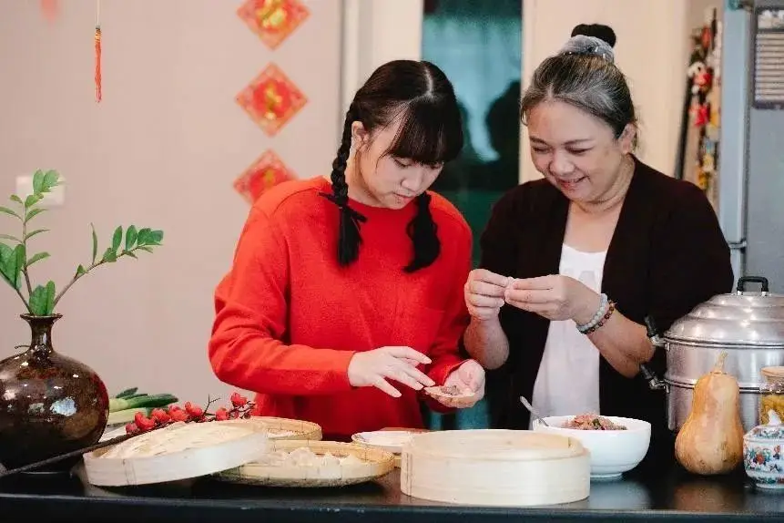 老人生病，要女儿伺候，还是儿媳伺候？现实跟你想得不一样-神人佛-善无痕蛇无泪
