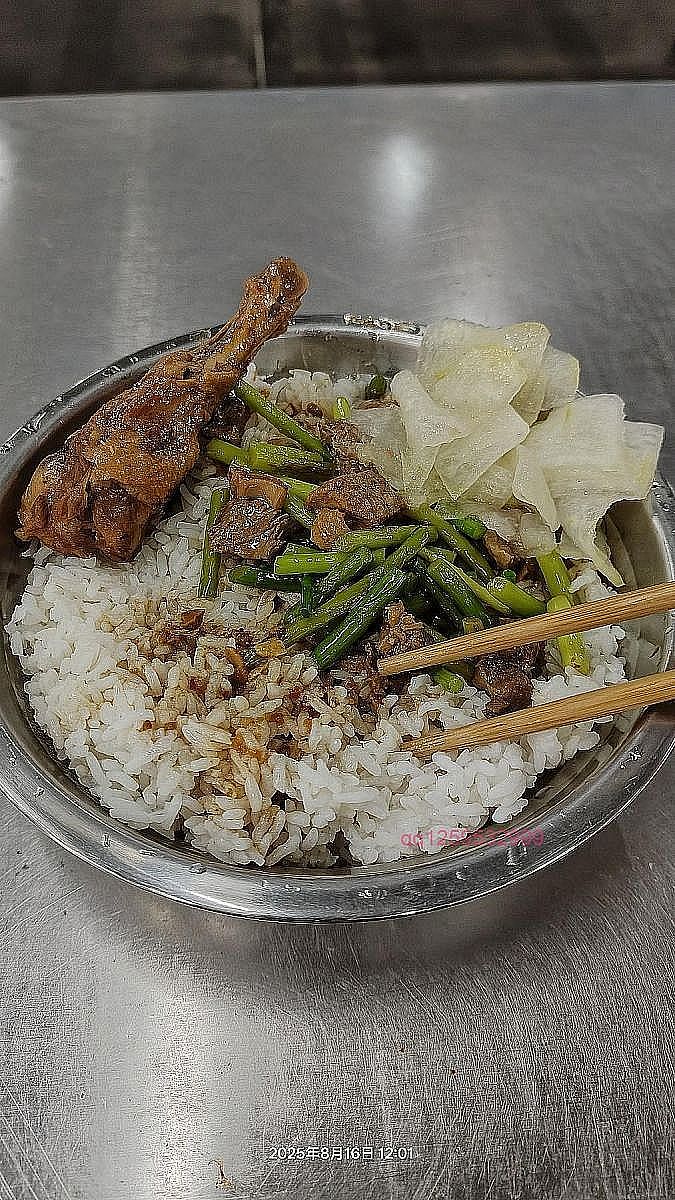 今中午的饭有肉吃的饱饱的-神人佛-善无痕蛇无泪