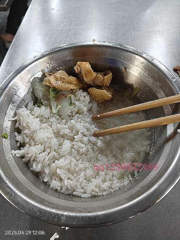 今天星期日上班，中午吃的饭-神人佛-善无痕蛇无泪