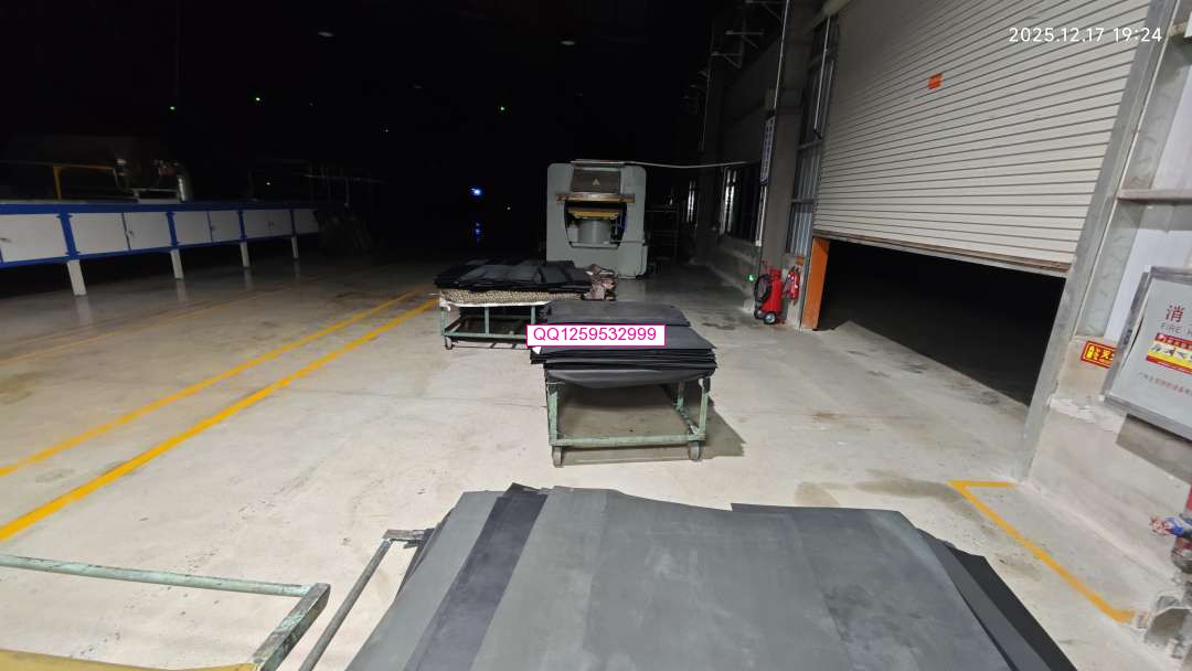 夜幕下的工厂：坚守与奋进之光-神人佛-善无痕蛇无泪